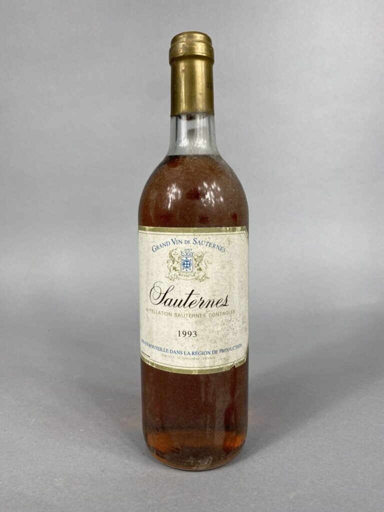Ensemble de quatre bouteilles comprenant : - - Château Saint-Jean, Sainte Croix…