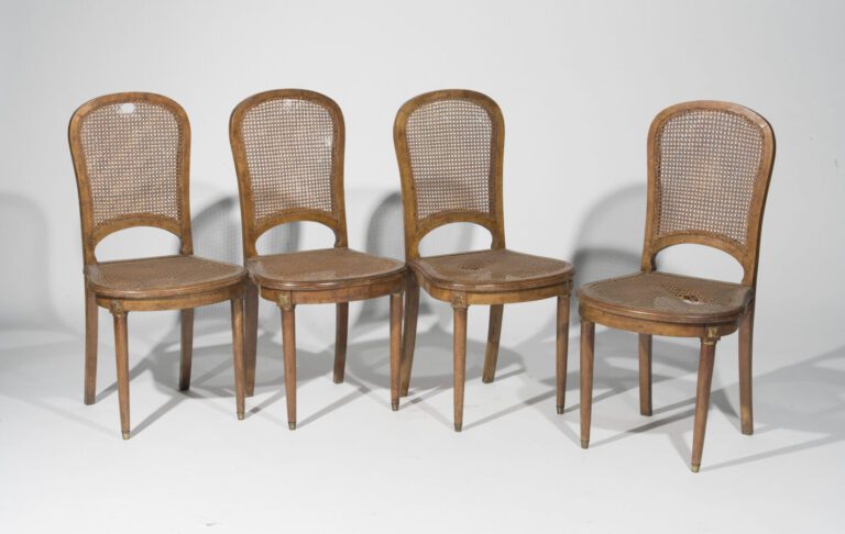 Ensemble de quatre chaises à assises cannées (accidents) - 92 x 41 x 41 cm