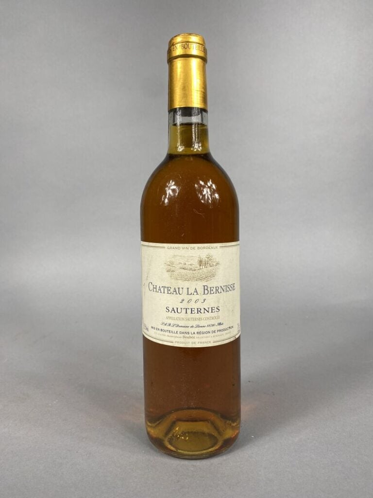 Ensemble de trois bouteilles comprenant : - - Mouton Cadet, Sauternes, 2004 - -…