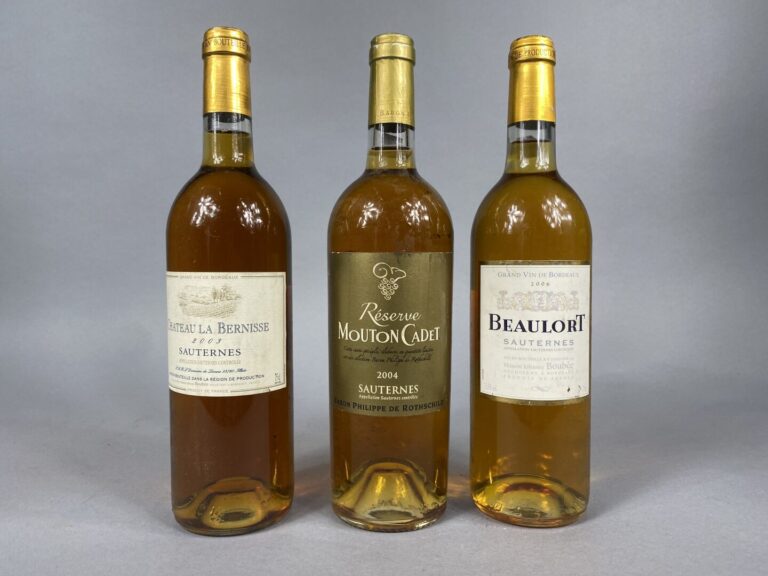 Ensemble de trois bouteilles comprenant : - - Mouton Cadet, Sauternes, 2004 - -…