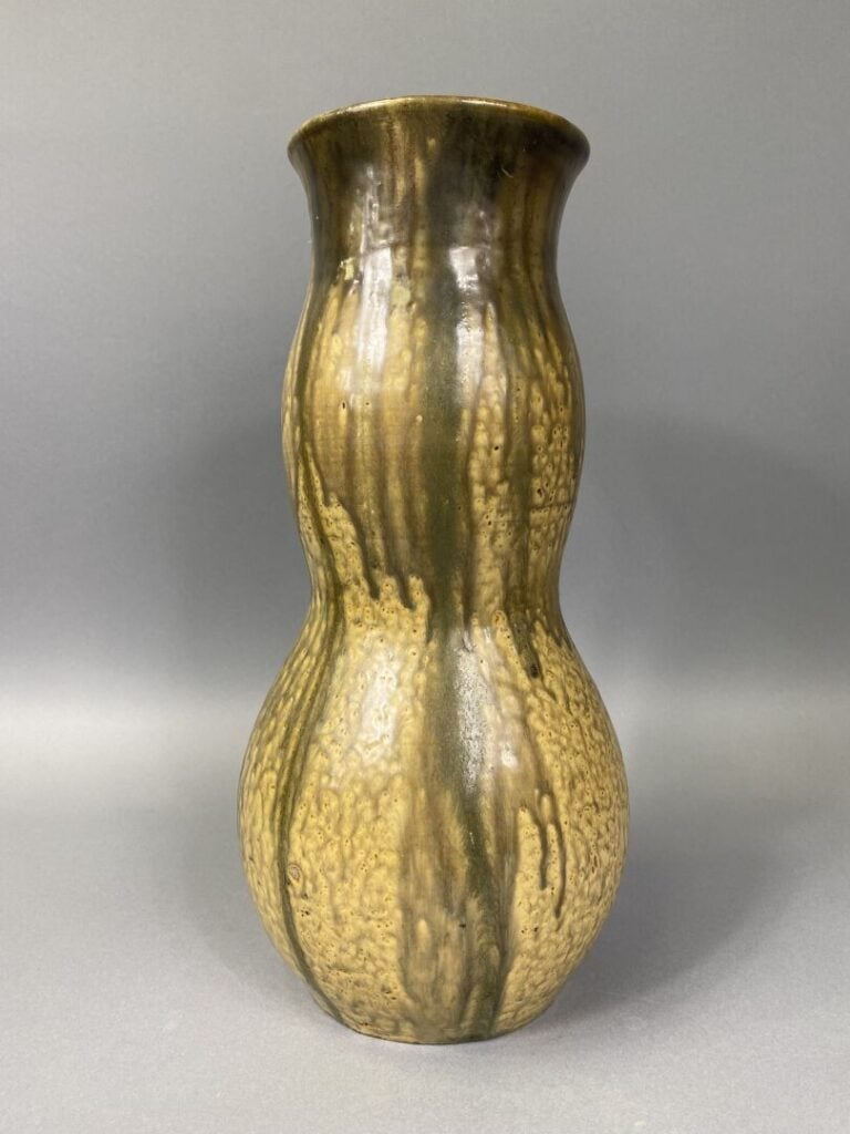 Eugène LION (1867-1945) - Grand vase coloquinte en céramique émaillée dans les…