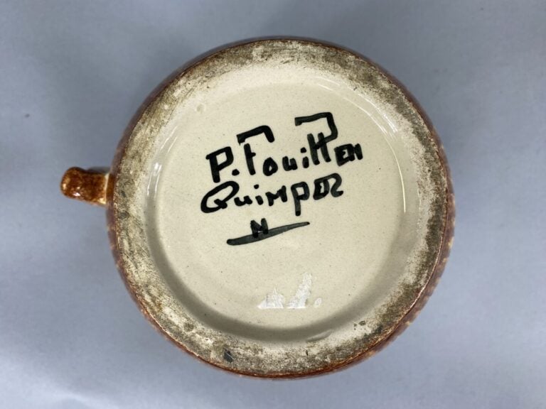 FOUILLEN - Manufacture HB QUIMPER - Ensemble de trois faïences émaillées compre…