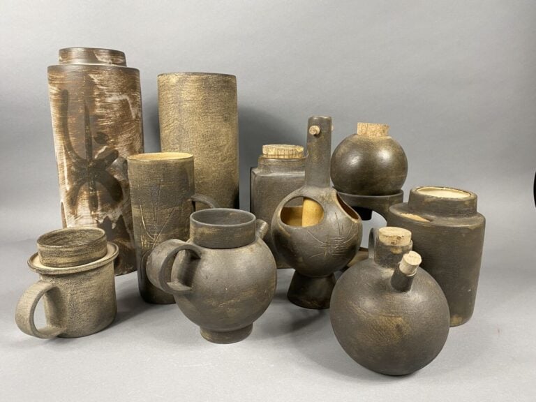 GALERIE DE LA COURTINE - SAINT PAUL DE VENCE - Ensemble de 10 poteries émaillée…