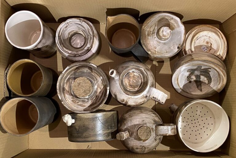 GALERIE DE LA COURTINE - SAINT PAUL DE VENCE - Ensemble de 13 poteries émaillée…