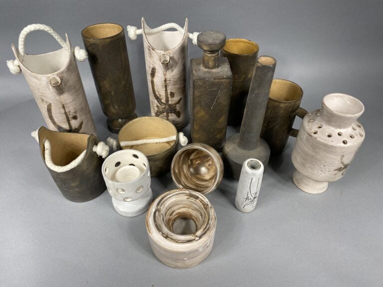 GALERIE DE LA COURTINE - SAINT PAUL DE VENCE - Ensemble de 14 poteries émaillée…