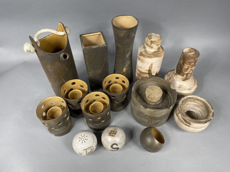 GALERIE DE LA COURTINE - SAINT PAUL DE VENCE - Ensemble de 14 poteries émaillée…