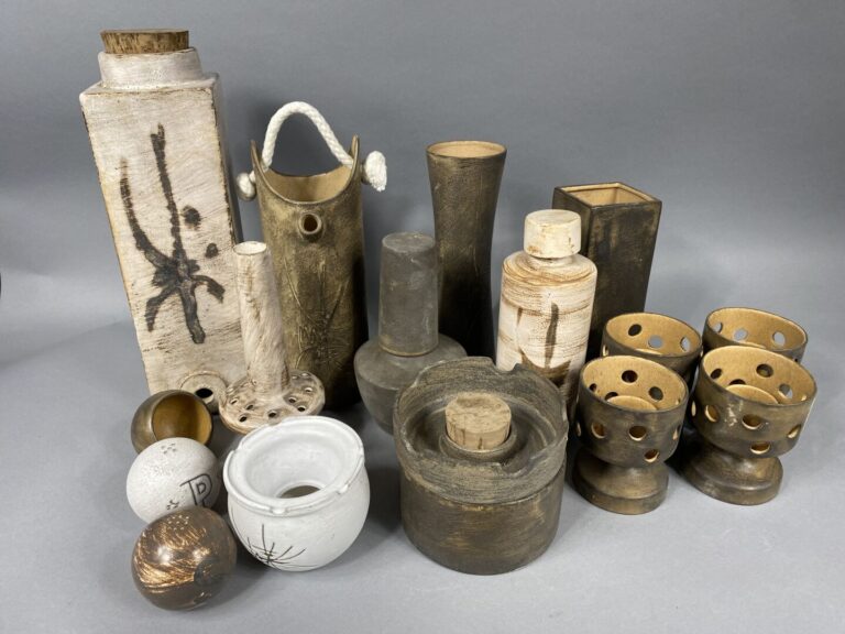 GALERIE DE LA COURTINE - SAINT PAUL DE VENCE - Ensemble de 16 poteries émaillée…