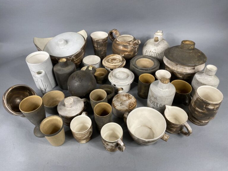 GALERIE DE LA COURTINE - SAINT PAUL DE VENCE - Ensemble de 36 poteries émaillée…