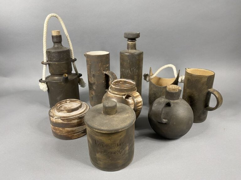 GALERIE DE LA COURTINE - SAINT PAUL DE VENCE - Ensemble de 9 poteries émaillées…