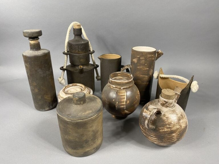 GALERIE DE LA COURTINE - SAINT PAUL DE VENCE - Ensemble de 9 poteries émaillées…