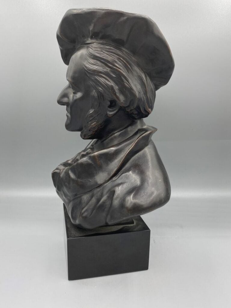 Gaston LEROUX (1854-1942), d'après - Buste d'homme au béret posant sur un socle…