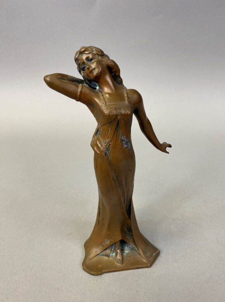 GERHART - Sujet en bronze patiné brun représentant une femme - H : 20 cm - On j…
