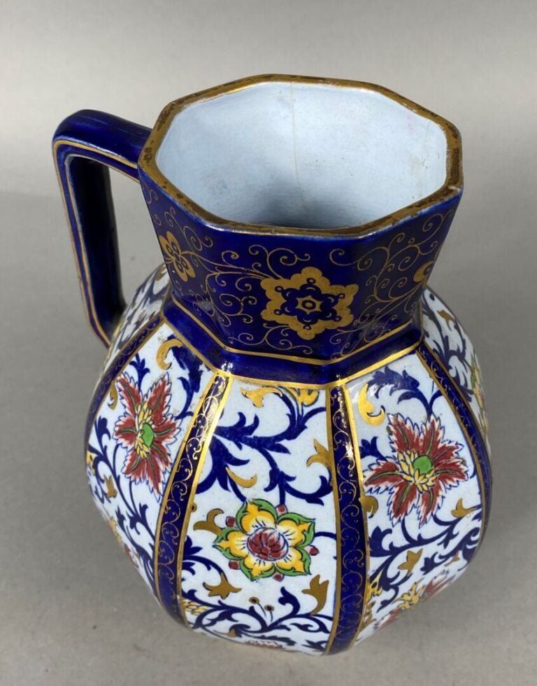 HENRIOT, Quimper - Service à huîtres en faïence polychrome composé de trois pla…