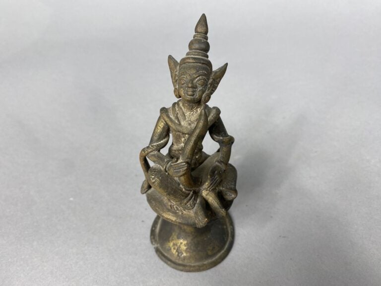 Inde et divers - Ensemble de bibelots en bronze comprenant statuettes de divini…