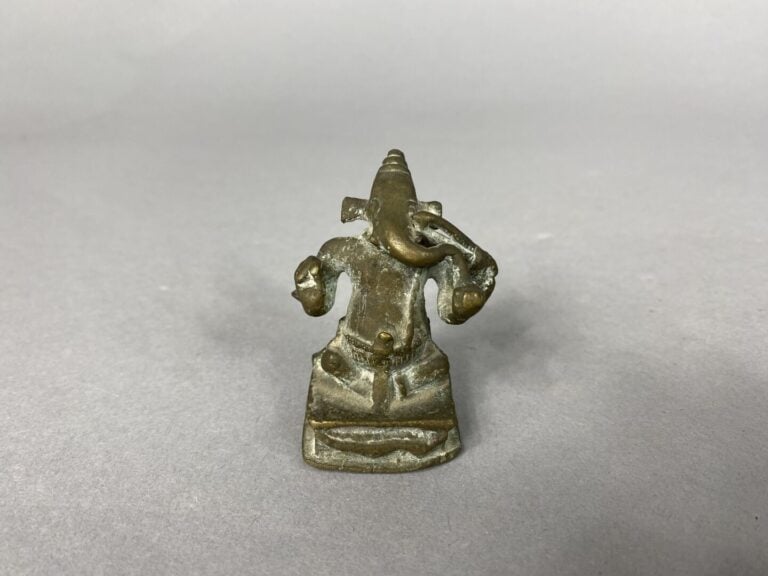 Inde et divers - Ensemble de bibelots en bronze comprenant statuettes de divini…