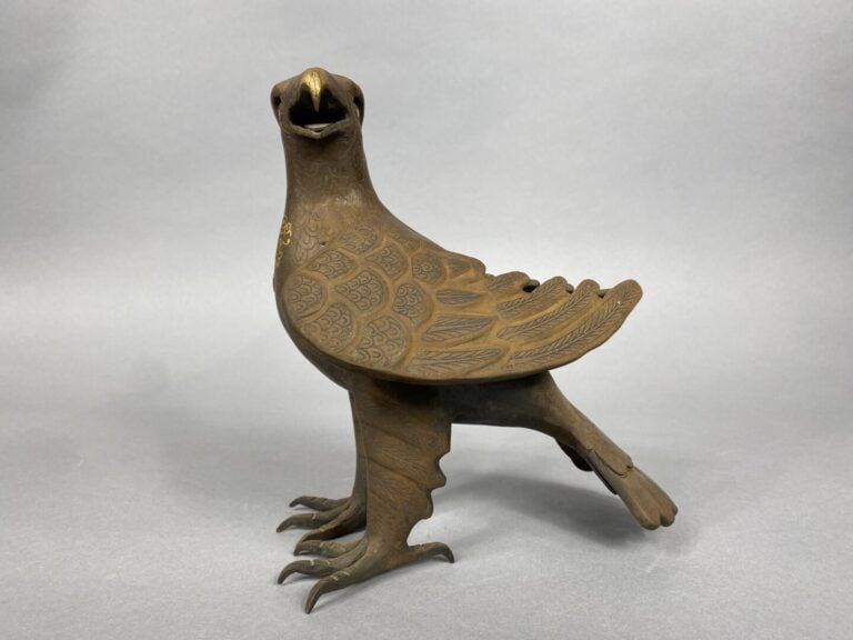 Iran et divers - Lot comprenant un sujet aigle en métal patiné, un plumier et u…