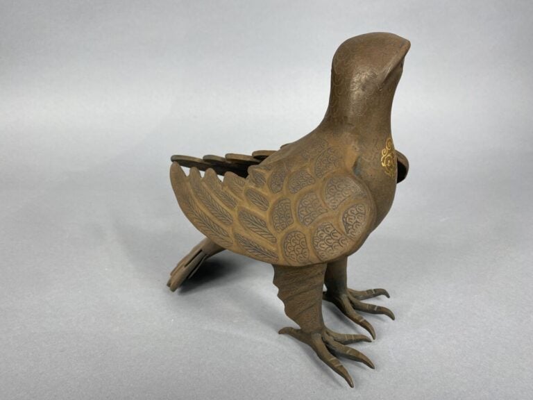 Iran et divers - Lot comprenant un sujet aigle en métal patiné, un plumier et u…