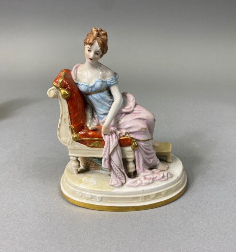 Jacob PETIT - Sujet en porcelaine polychrome figurant un gentilhomme - On joint…