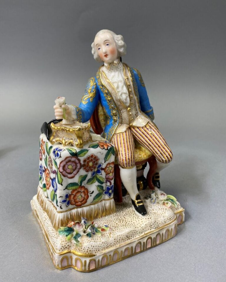 Jacob PETIT - Sujet en porcelaine polychrome figurant un gentilhomme - On joint…