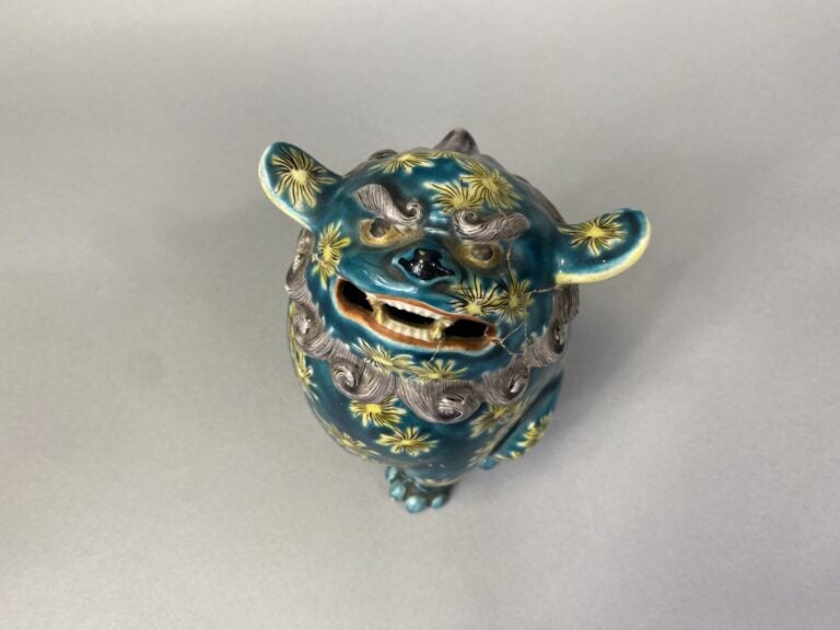 Japon, dans le goût Kutani - Pot couvert en céramique émaillée polychrome figur…