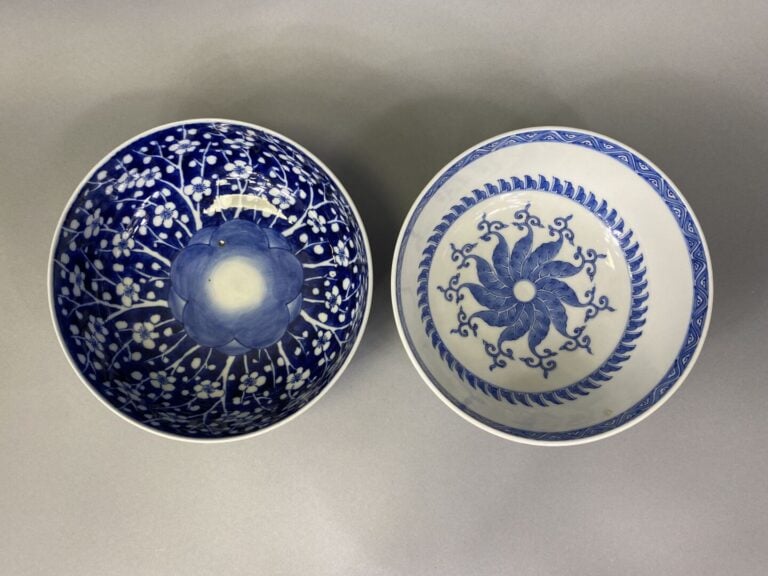 Japon - Ensemble de cinq assiettes polylobées en céramique émaillée polychrome…