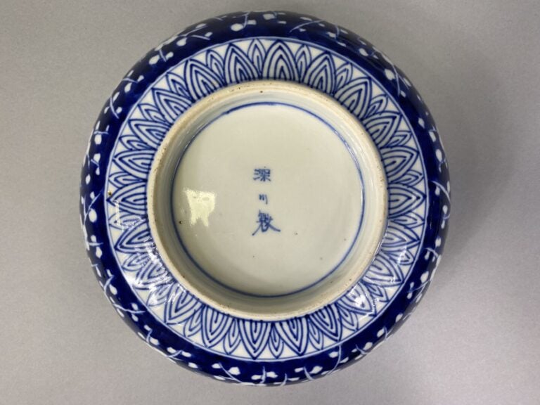 Japon - Ensemble de cinq assiettes polylobées en céramique émaillée polychrome…