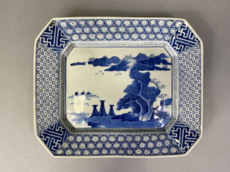 Japon - Ensemble de deux plateaux de forme carrée pour l'un et rectangulaire po…
