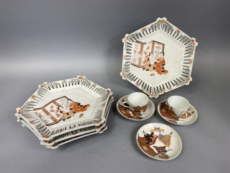 Japon - Ensemble de quatre assiettes hexagonales en porcelaine émaillée à bord…