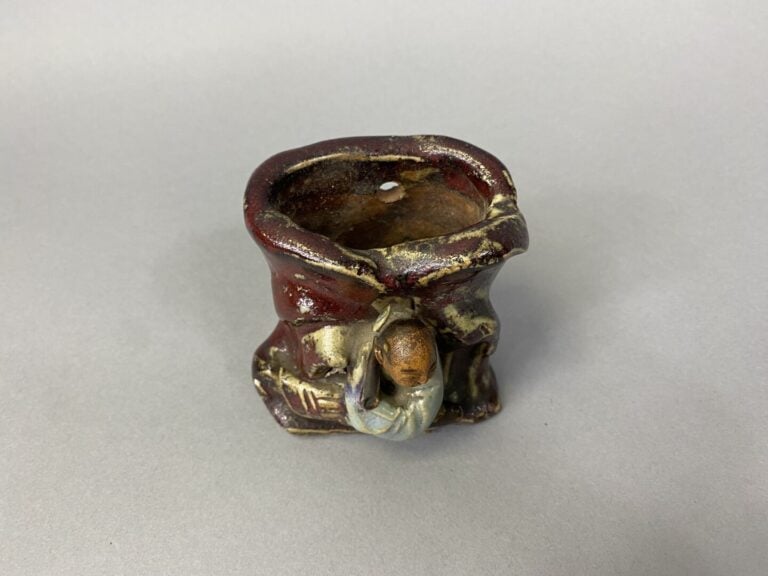 Japon, Epoque Meiji, Sumidagawa - Pot à pinceaux en grès émaillé dans les tons…