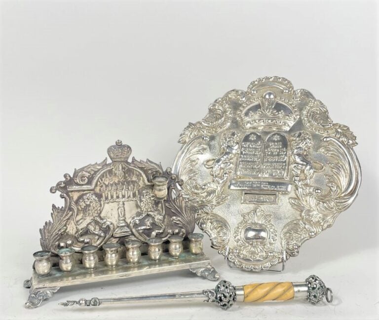 Judaïca :Lot hébraïque comprenant : - - Lampe de hanoucca en argent bas titre 2…
