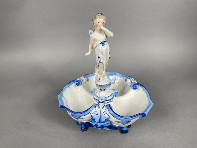 KPM Allemagne - Vide-poche de forme polylobée en porcelaine émaillée bleu et bl…