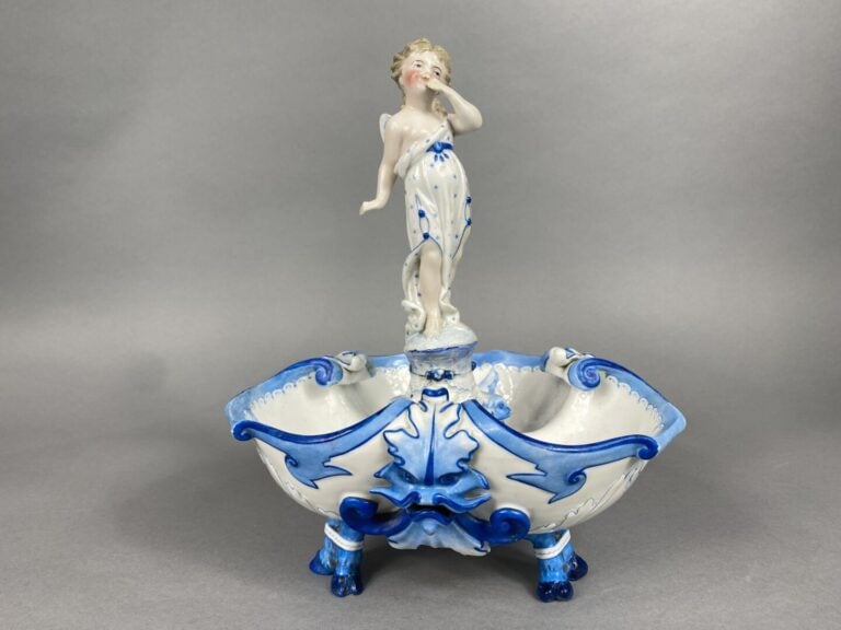 KPM Allemagne - Vide-poche de forme polylobée en porcelaine émaillée bleu et bl…
