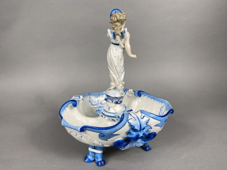 KPM Allemagne - Vide-poche de forme polylobée en porcelaine émaillée bleu et bl…