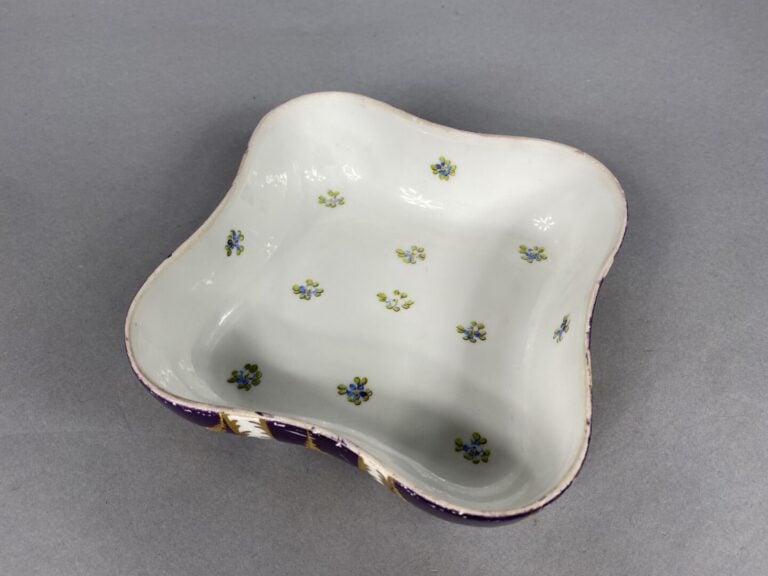 KPM Allemagne - Vide-poche de forme polylobée en porcelaine émaillée bleu et bl…