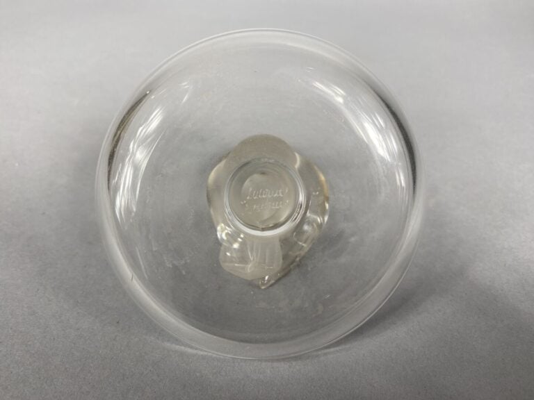 LALIQUE France - Baguier en verre orné d'une colombe en verre moulé et satiné -…