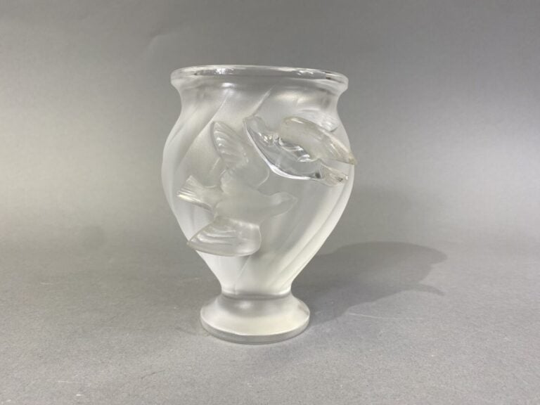 LALIQUE France - Coupe en cristal moulé-pressé satiné orné de volatiles - Signé…