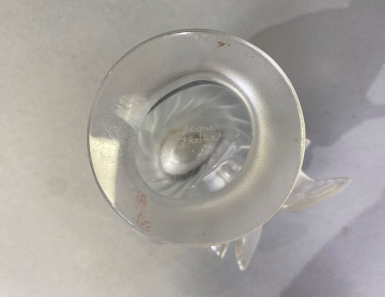 LALIQUE France - Coupe en cristal moulé-pressé satiné orné de volatiles - Signé…