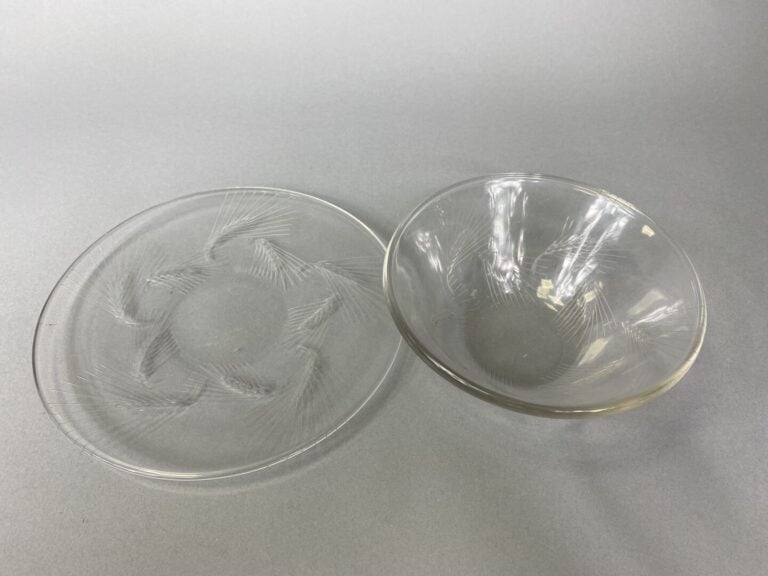 LALIQUE France - Coupe et présentoir en verre gravé d'épis de blé - Signatures…