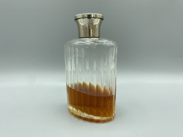 LALIQUE (Made in France) - Flacon à parfum Nina Ricci en verre moulé à côtes cr…