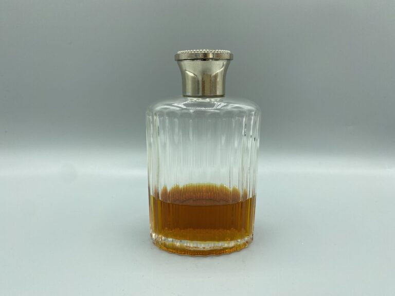 LALIQUE (Made in France) - Flacon à parfum Nina Ricci en verre moulé à côtes cr…