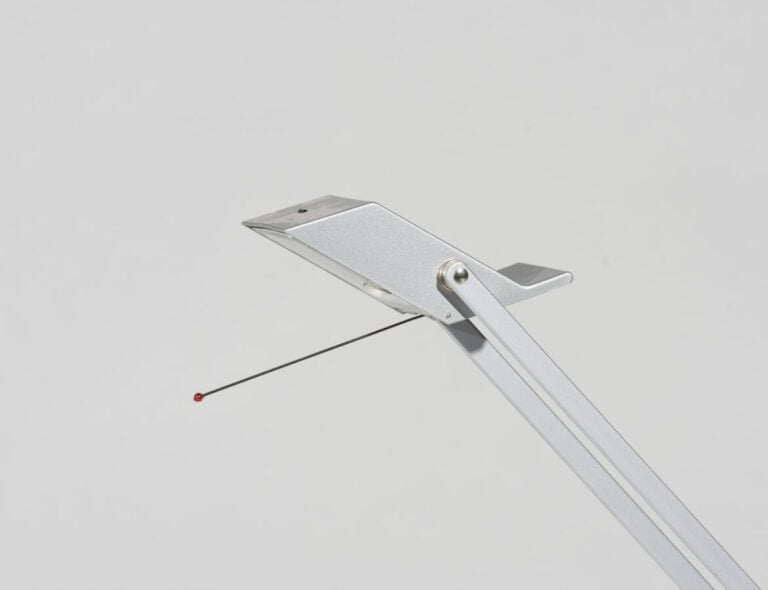 Lampe articuléE en métal gris. - ARTEMIDE - 90x72 cm