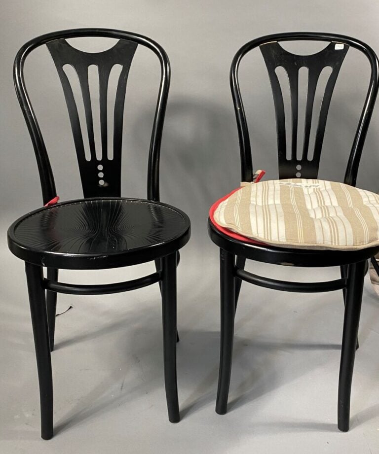 Lot de quatre chaises type bistro 88 x 40 x 40 cm
