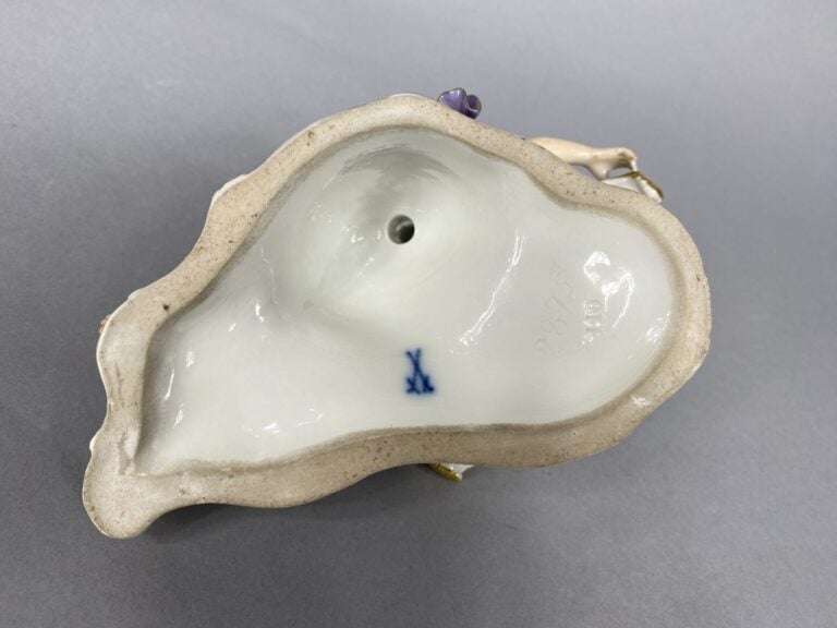 MEISSEN - Paire de salières en porcelaine émaillée polychrome formant pendant f…