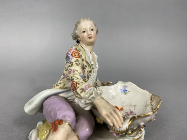 MEISSEN - Paire de salières en porcelaine émaillée polychrome formant pendant f…