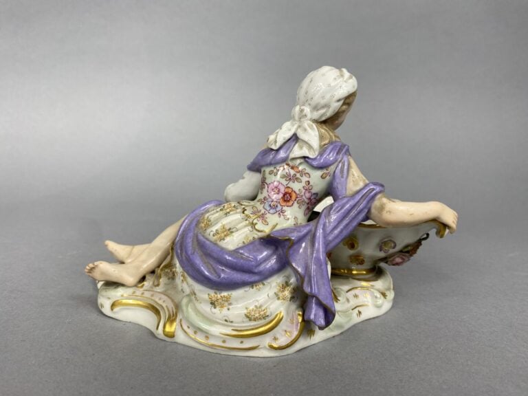 MEISSEN - Paire de salières en porcelaine émaillée polychrome formant pendant f…