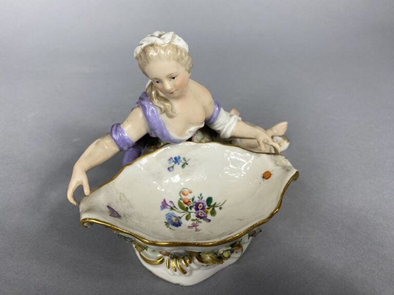 MEISSEN - Paire de salières en porcelaine émaillée polychrome formant pendant f…