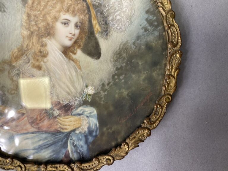 Miniature ronde représentant la duchesse de Cavendish - Porte une signature "Gr…