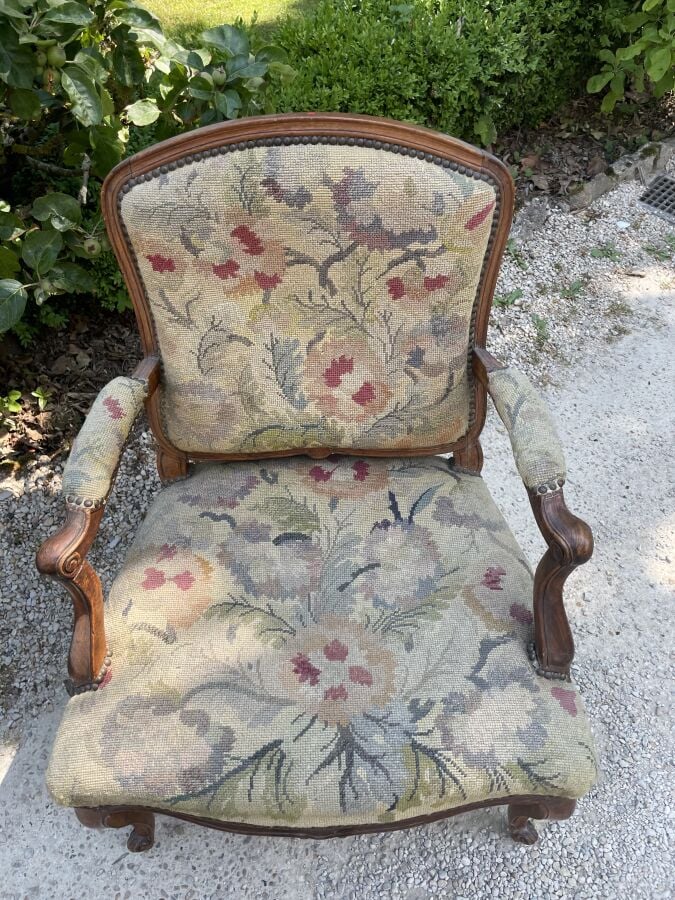 Mobilier de salon tapisserie aux points en bois naturel comprenant une paire de…