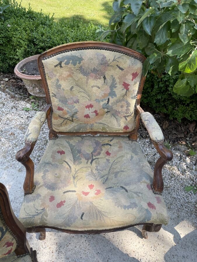 Mobilier de salon tapisserie aux points en bois naturel comprenant une paire de…