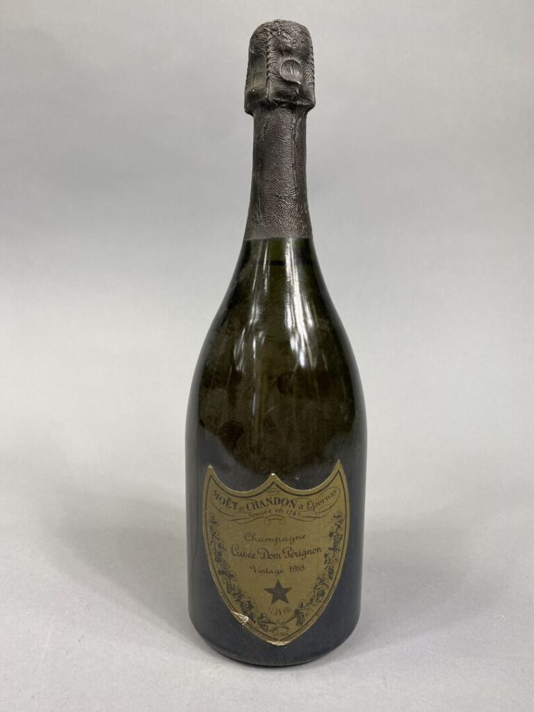 MOËT et CHANDON - Champagne cuvée Dom Pérignon, une Bouteille, 1988 - (étiquett…